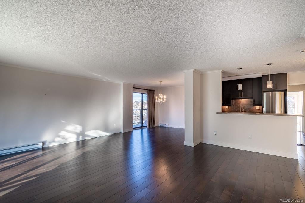 405-2125 Oak Bay Ave