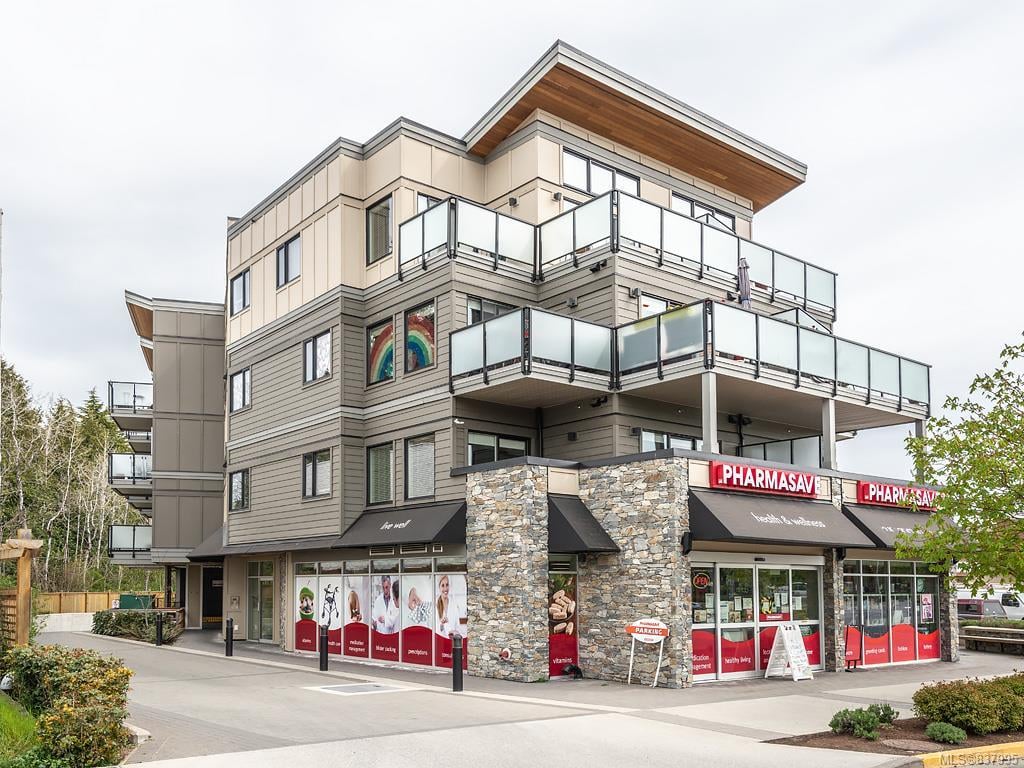 302-7111 W Saanich Rd