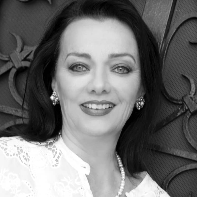 Cynthia Tilleman Los Angeles Real Estate Agent Headshot