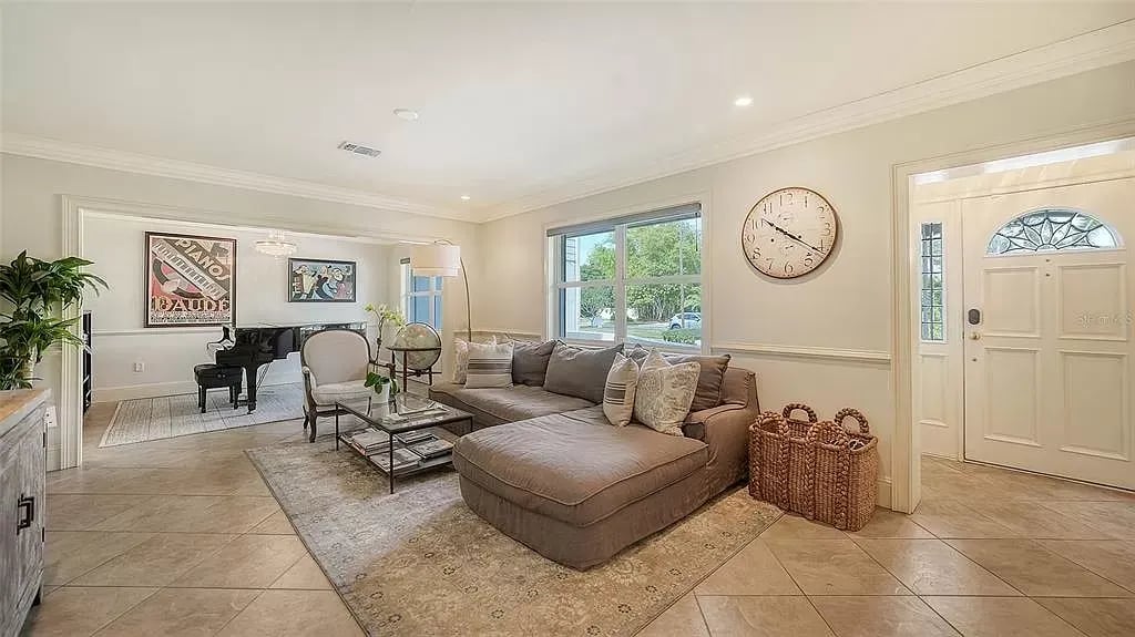 512 Sapphire Dr