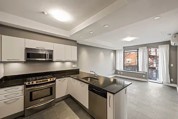 359 16th Street Unit: 3B