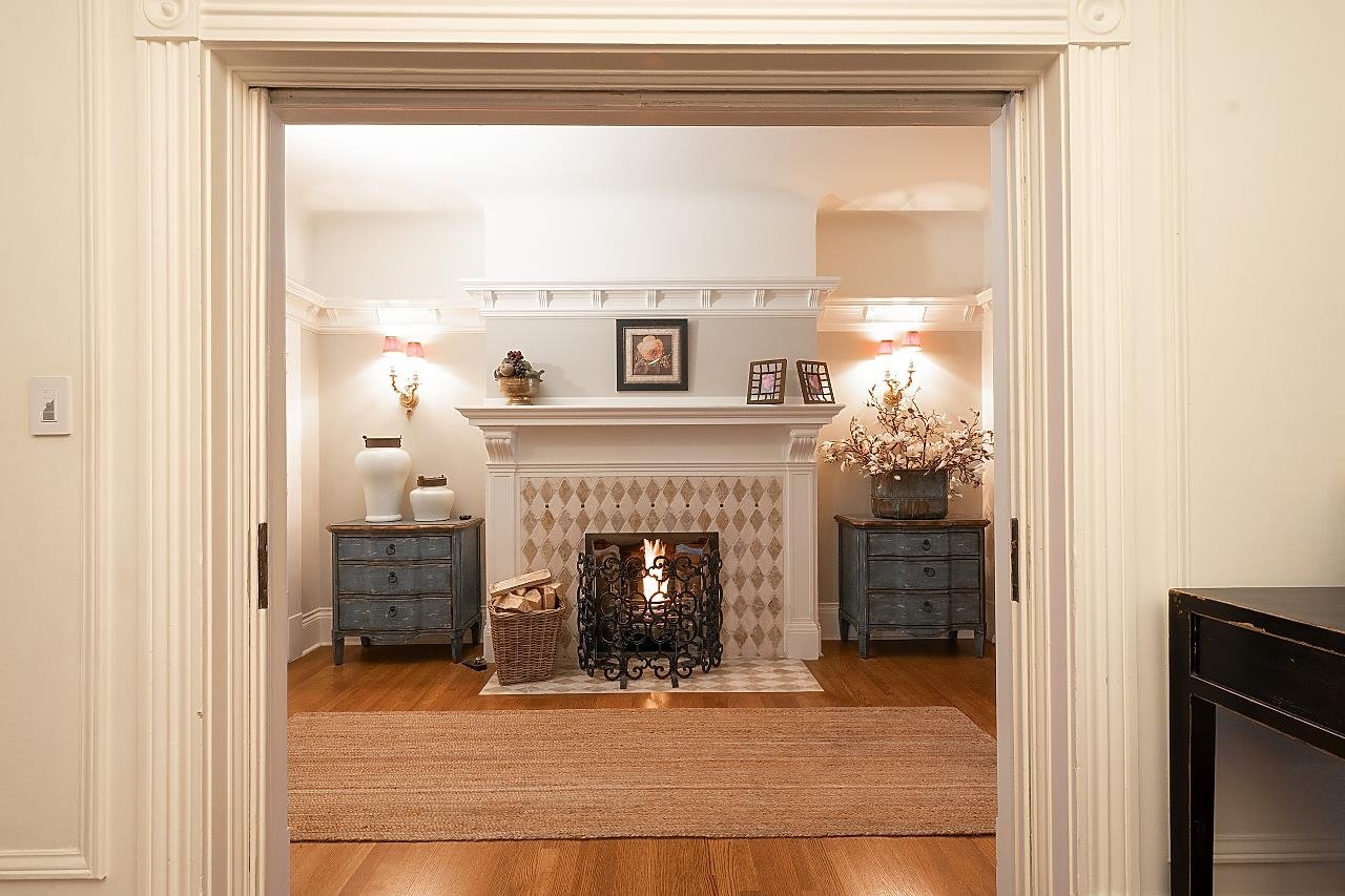24-1386 Nicola St