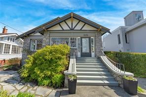 1636 Hollywood Cres