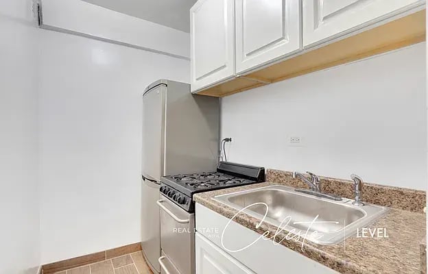 301 East 63rd Street Unit: 5L