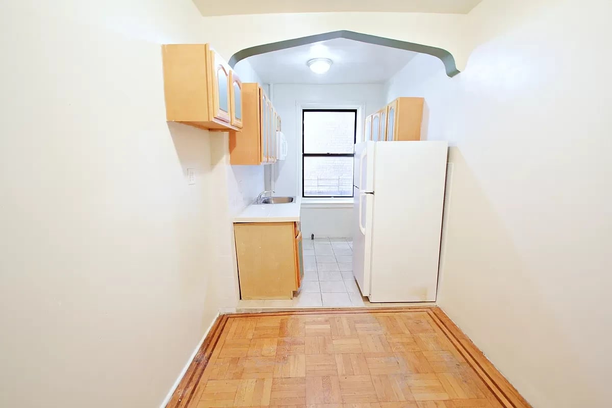 75 West Mosholu Parkway North Unit: 2J