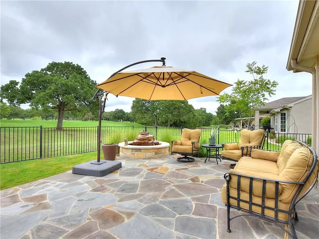528 Dove Hollow Trl