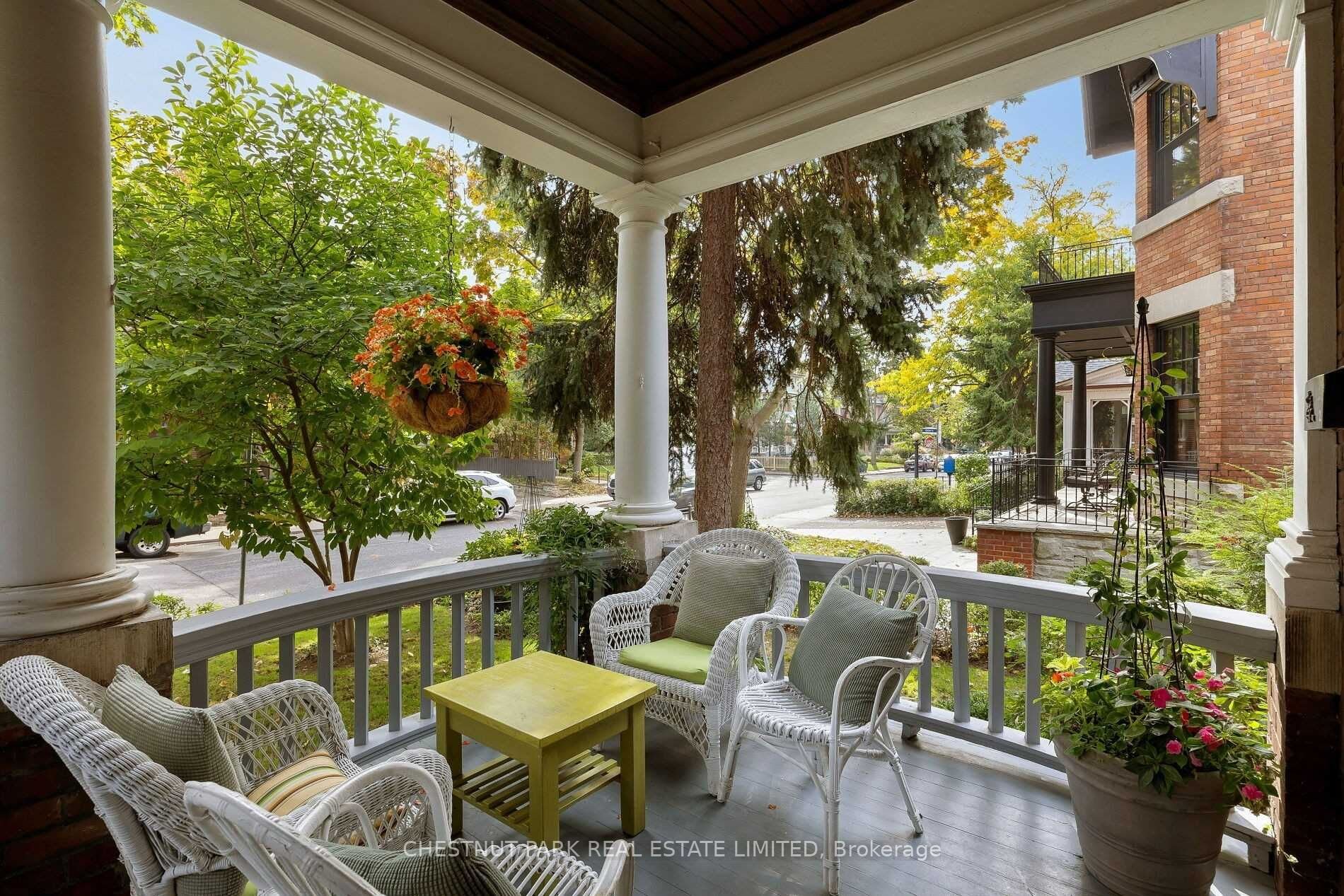 404 Palmerston Blvd