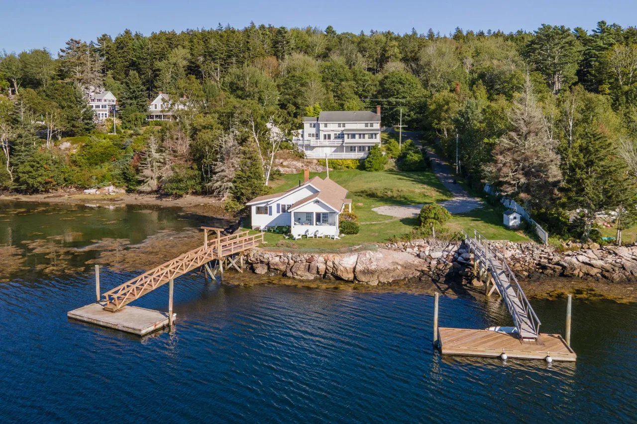 Home for Sale – 5 & 11 Alley Road, Boothbay, ME