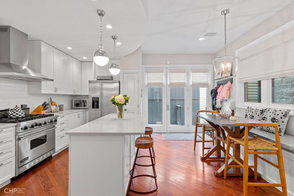 606 Bucktown Home: 2116 W. Churchill 