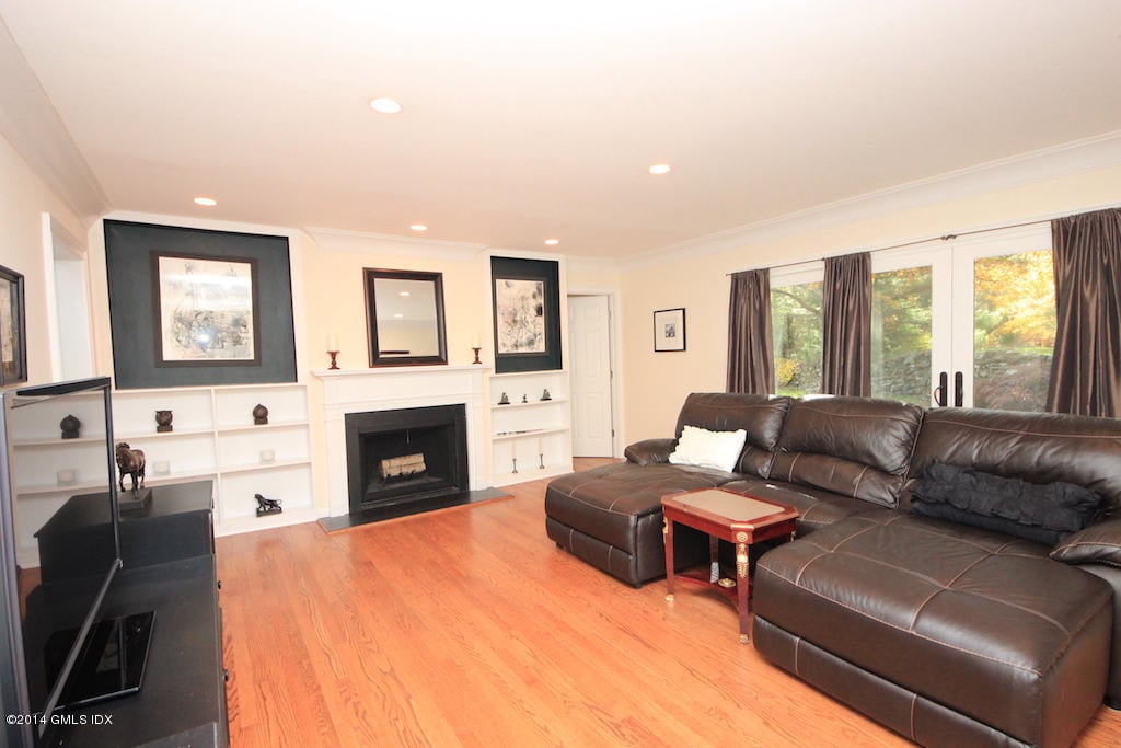 21 E Lyon Farm Dr, #21