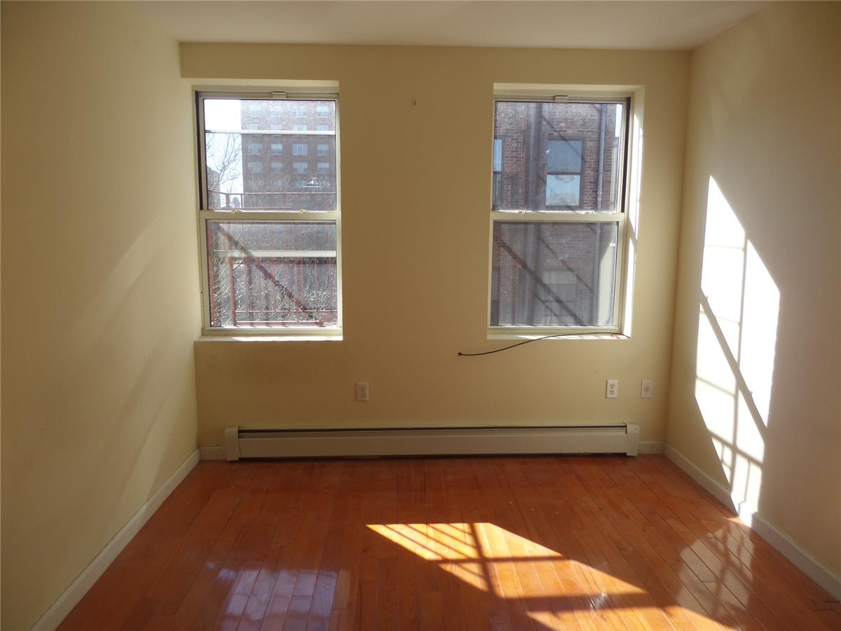 322 East 4th Street, Apt 4R