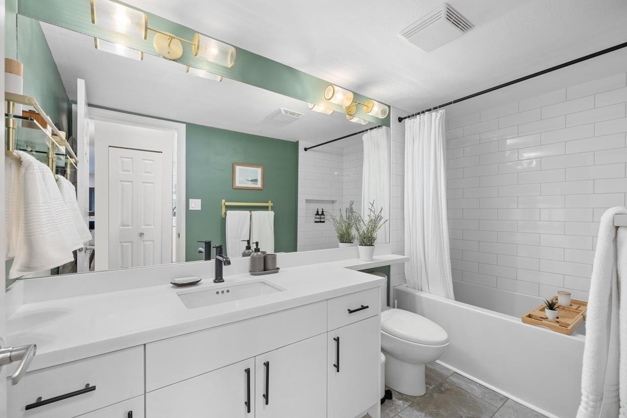 205-2212 Oxford Street, Vancouver