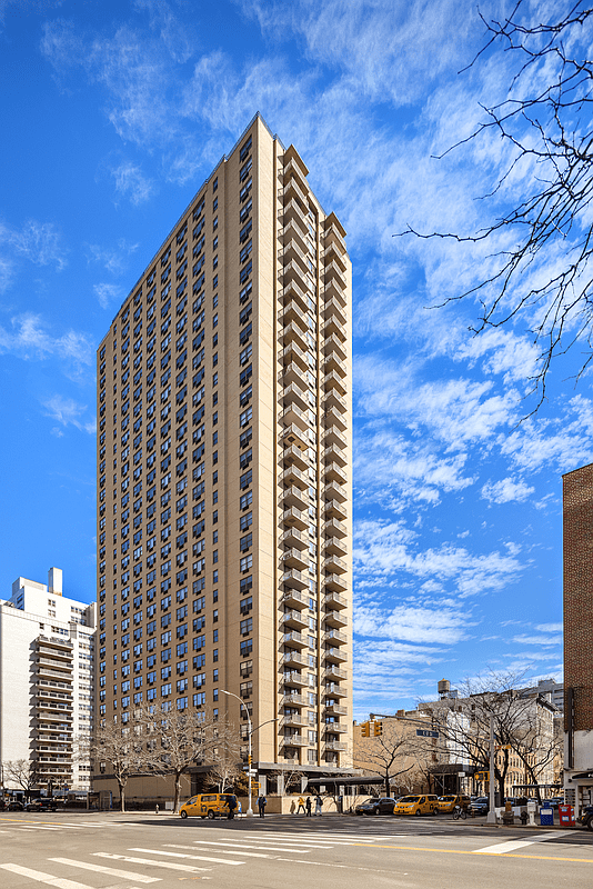 201 E 17th St #24B