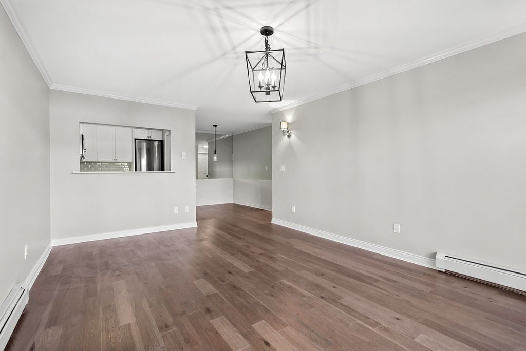 108-3875 W 4th Ave