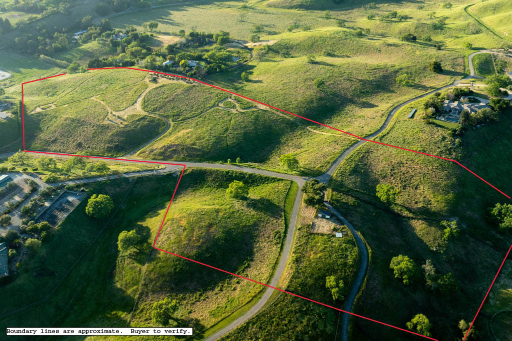 RARE LAND OPPORTUNITY IN LOS OLIVOS