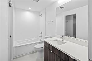 307-2461 Sidney Ave