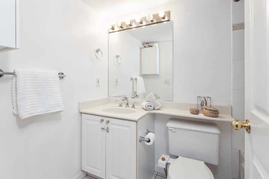 307-929 W 16th Ave