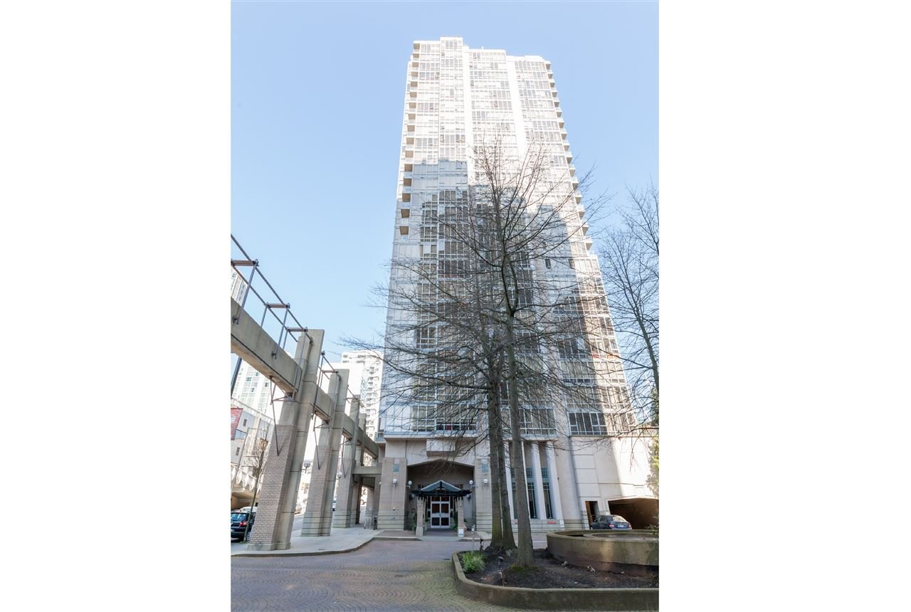 2201-930 Cambie St