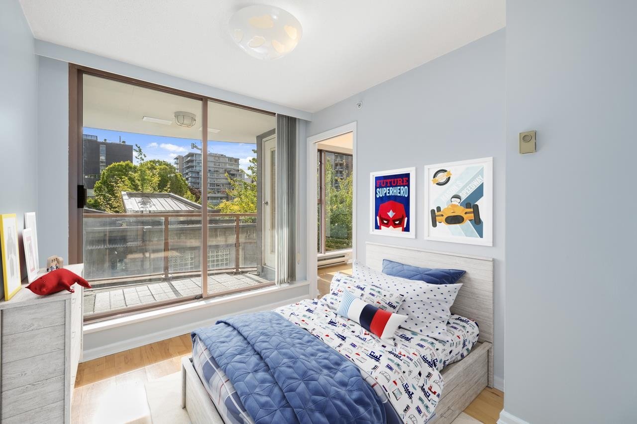 405-1633 W 8th Ave