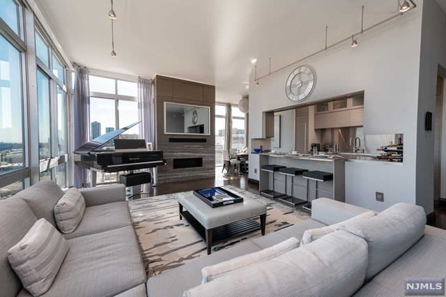 1828 Hudson Park, Unit PH28