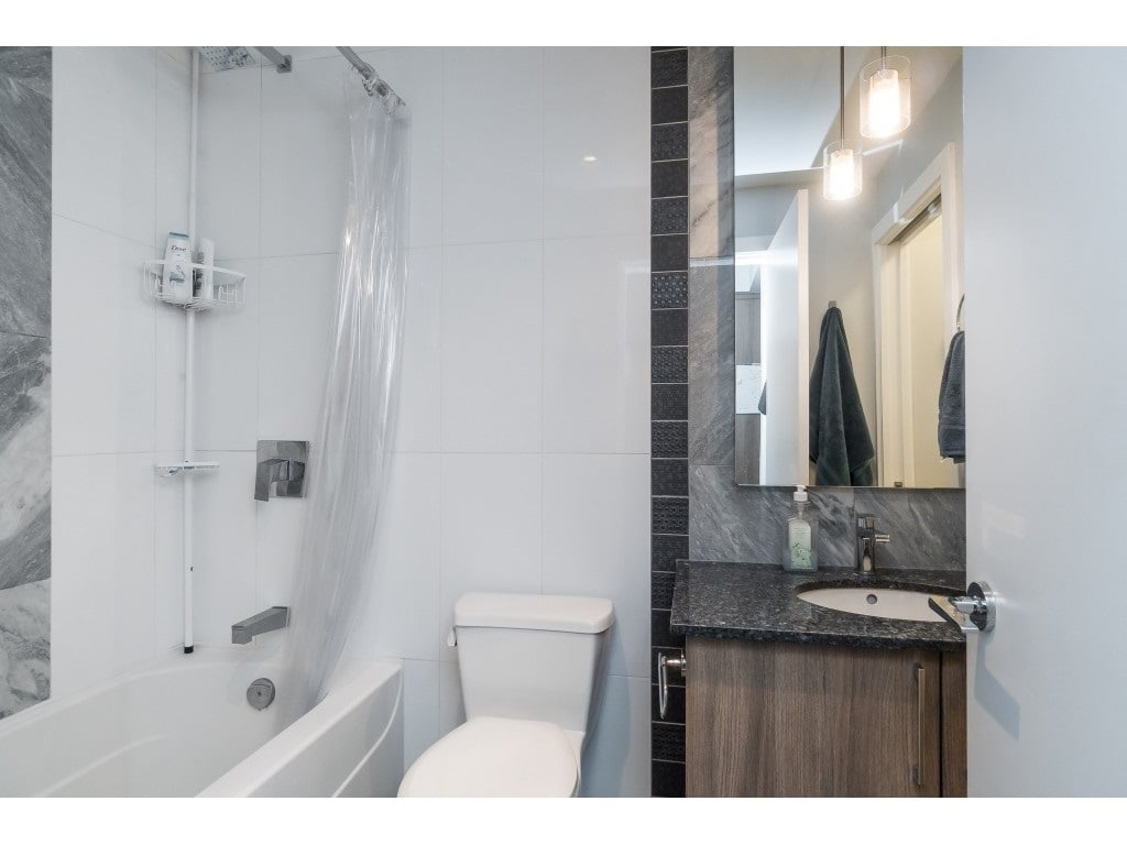 C313-20211 66 Ave