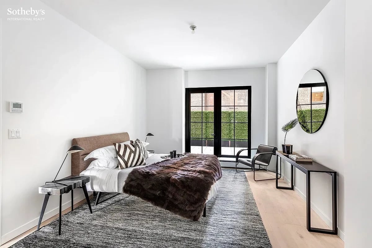 225 W 17th St #2B