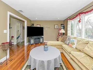 16 Soundway Dr