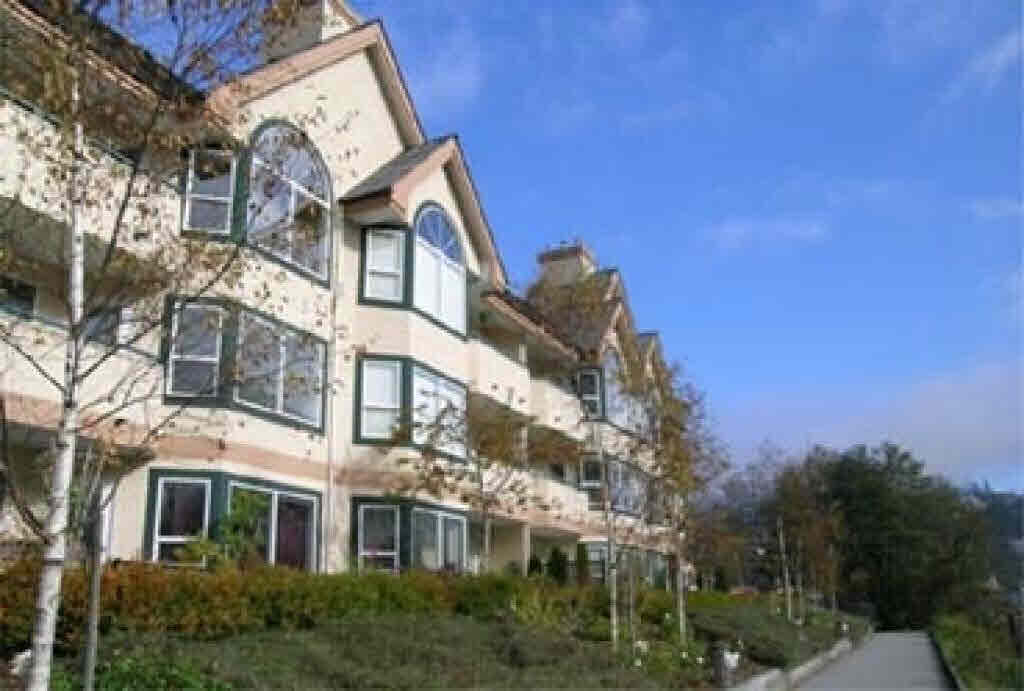 306-1460 Pemberton Ave