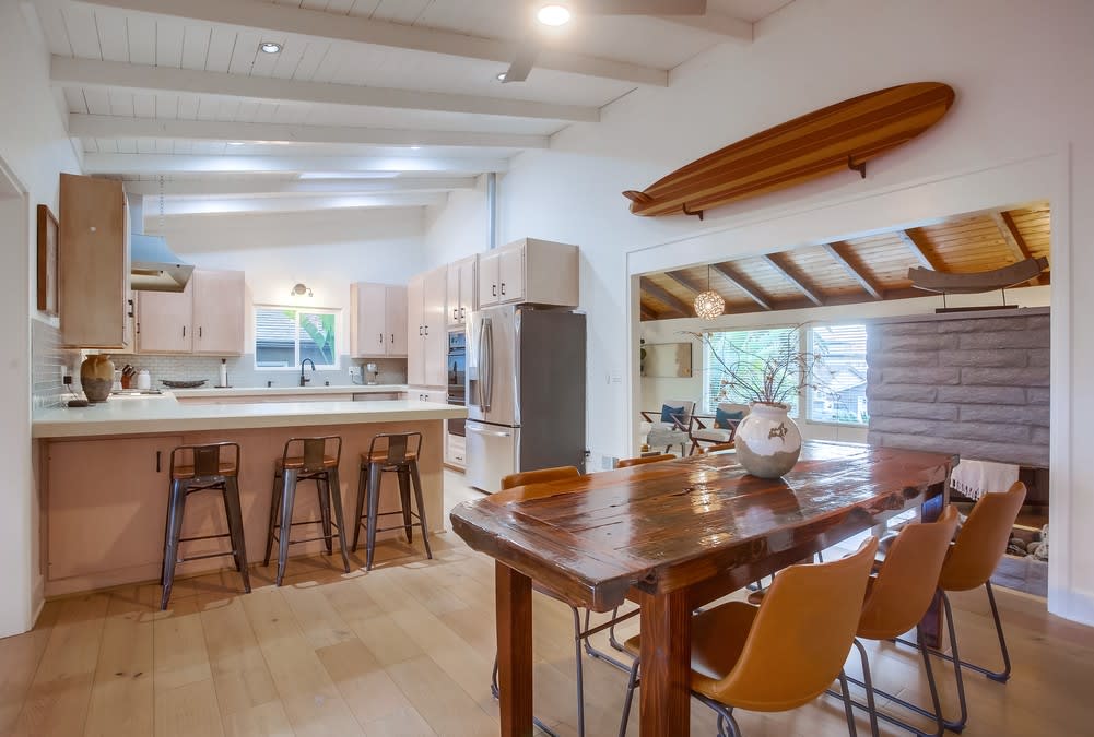 5450 Los Robles Dr