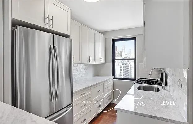 301 East 63rd Street Unit: 16F