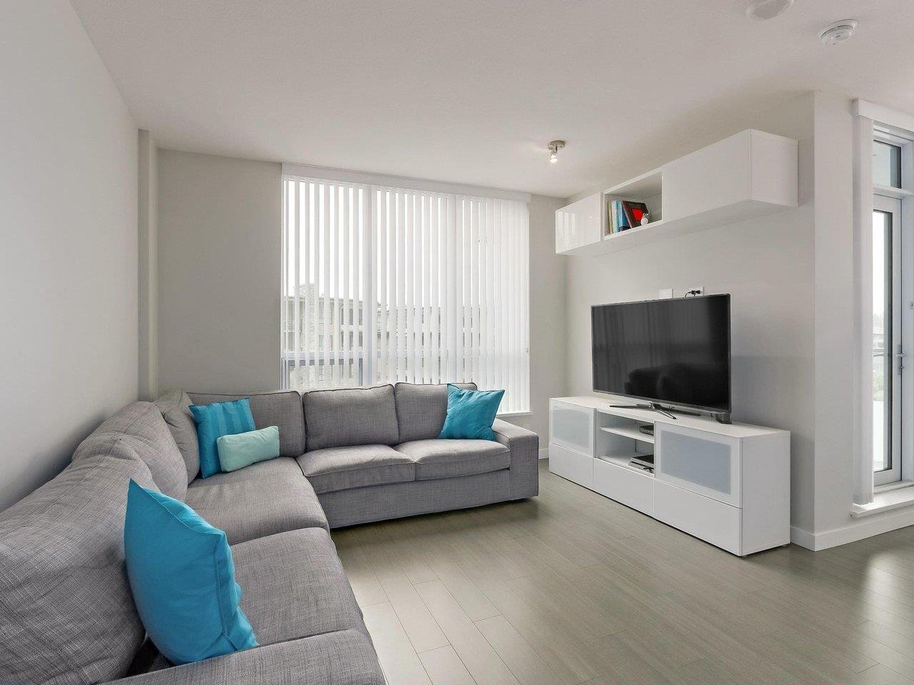 501-3093 Windsor Gate
