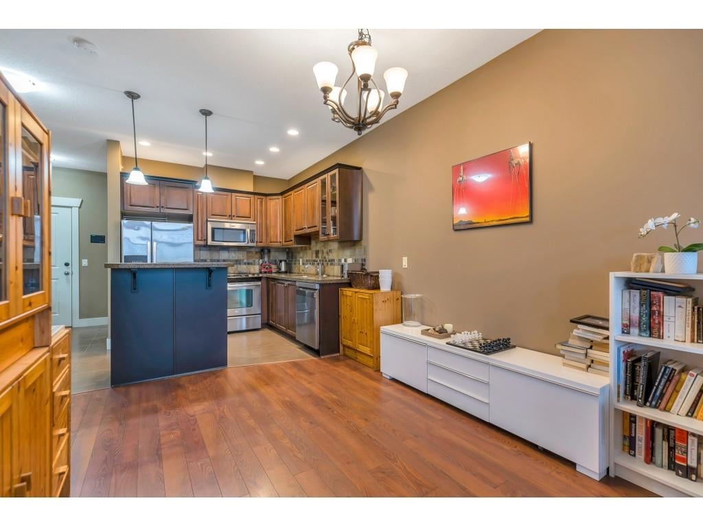 409-45893 Chesterfield Ave