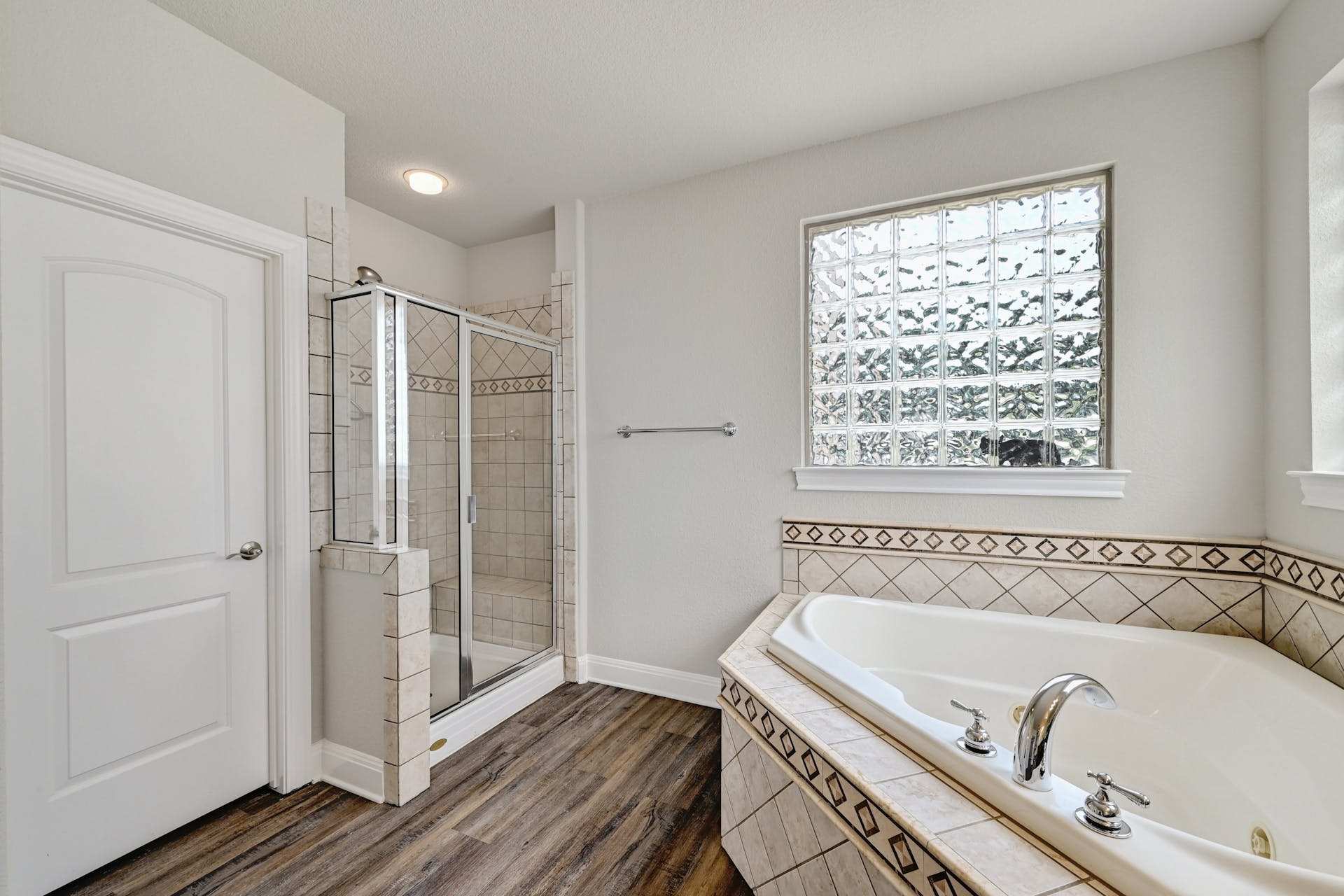 Stunning 5-Bedroom Luxury Home with Breathtaking Hill Country Views in Gated Community! | Short Walk to Lake Travis H.S. | Resort-style Amenities