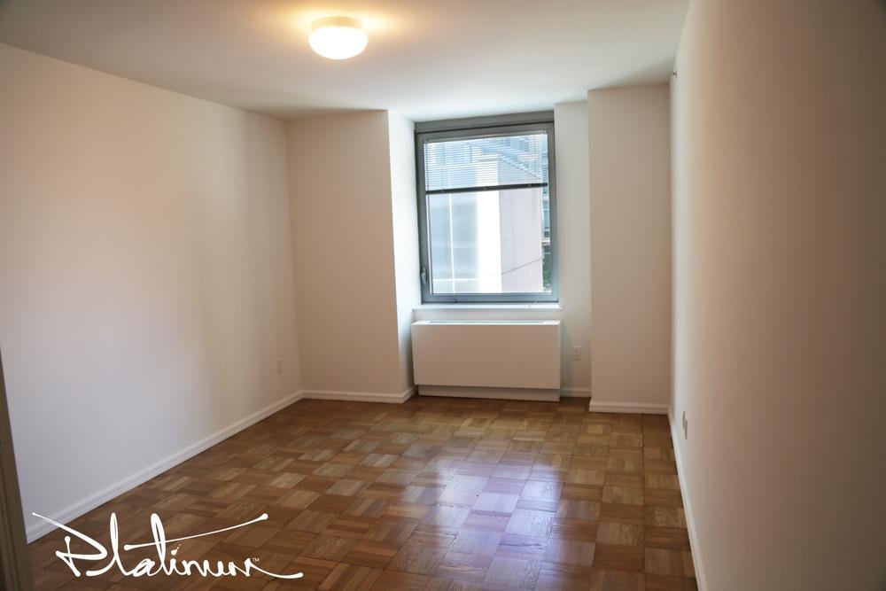 505 West 37th Street, Apt 26E