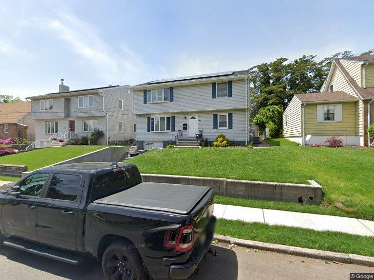 45 Legregni St