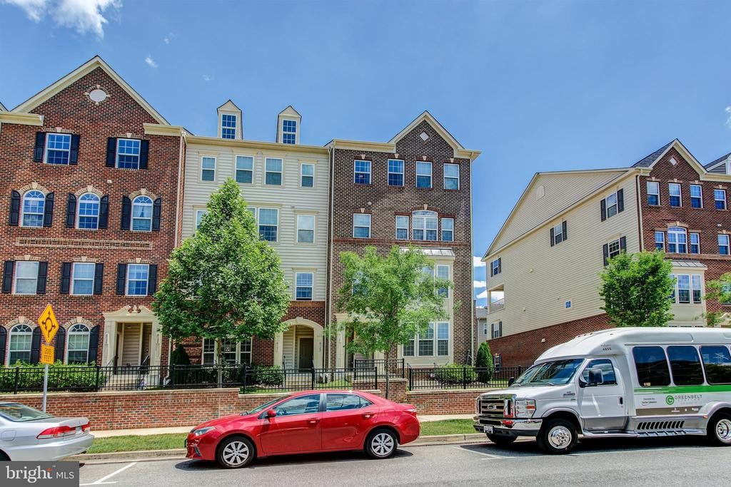 8127 Greenbelt Station Pkwy, #303M