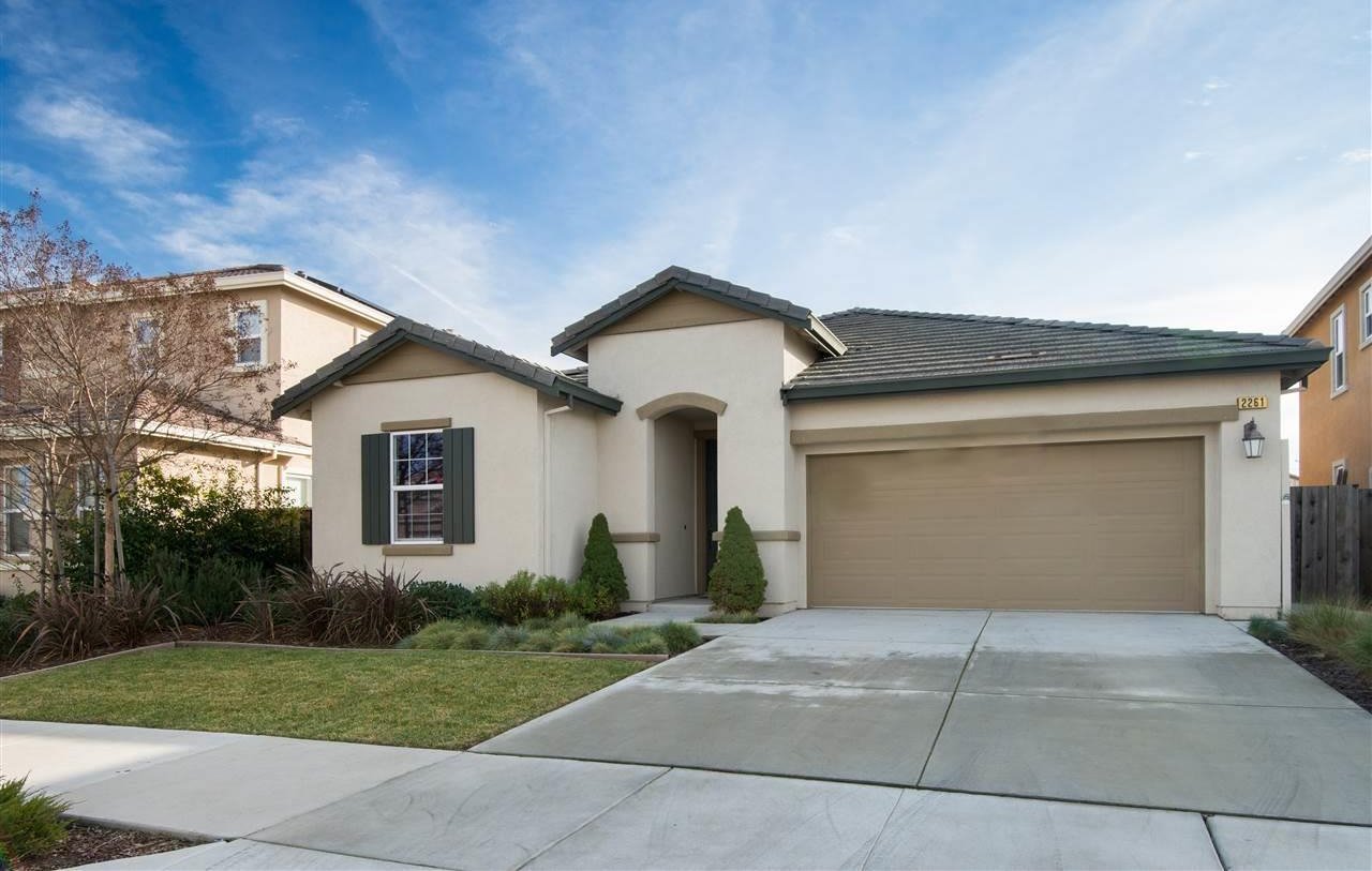 2261 Eastport Dr