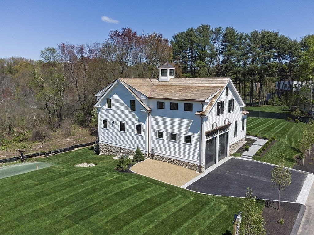 24 McCallar Lane