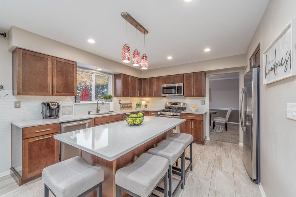 611 Woodbridge Dr 
