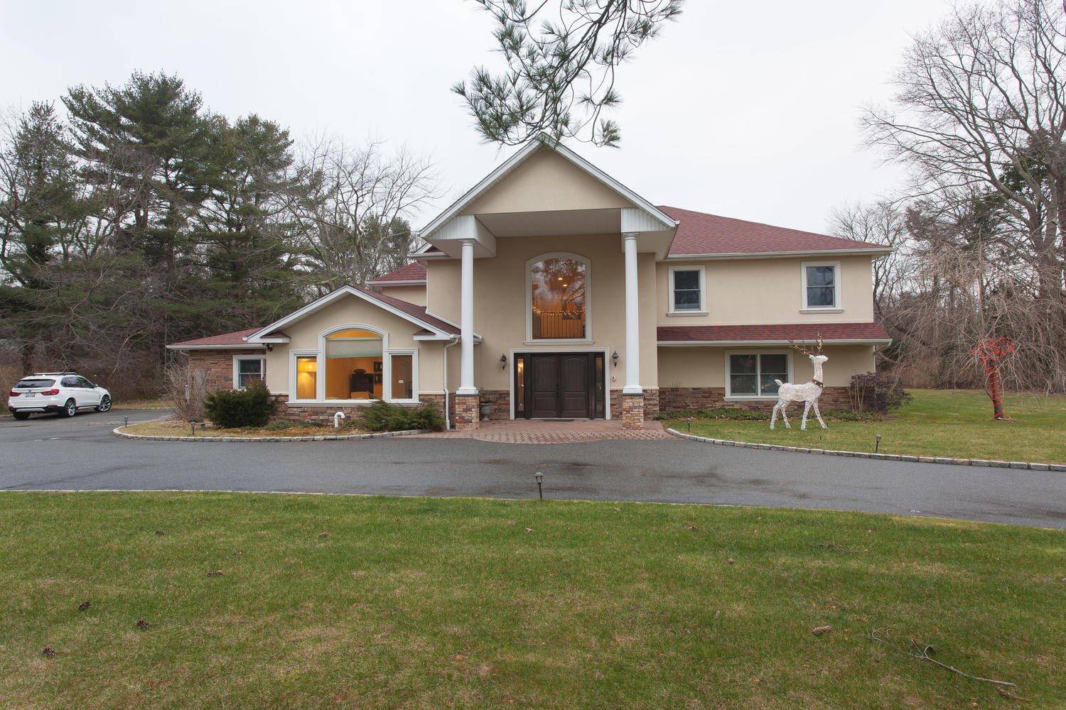 195 Cold Spring Rd, Syosset