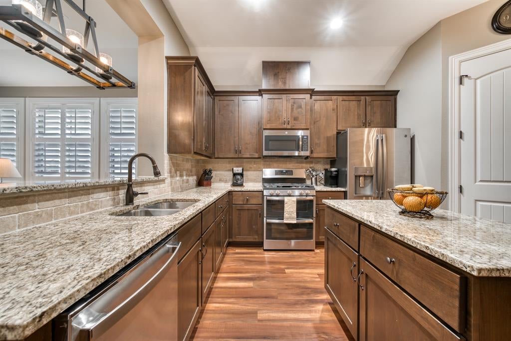 37 Briarwood Ln Bellville, Tx 77418