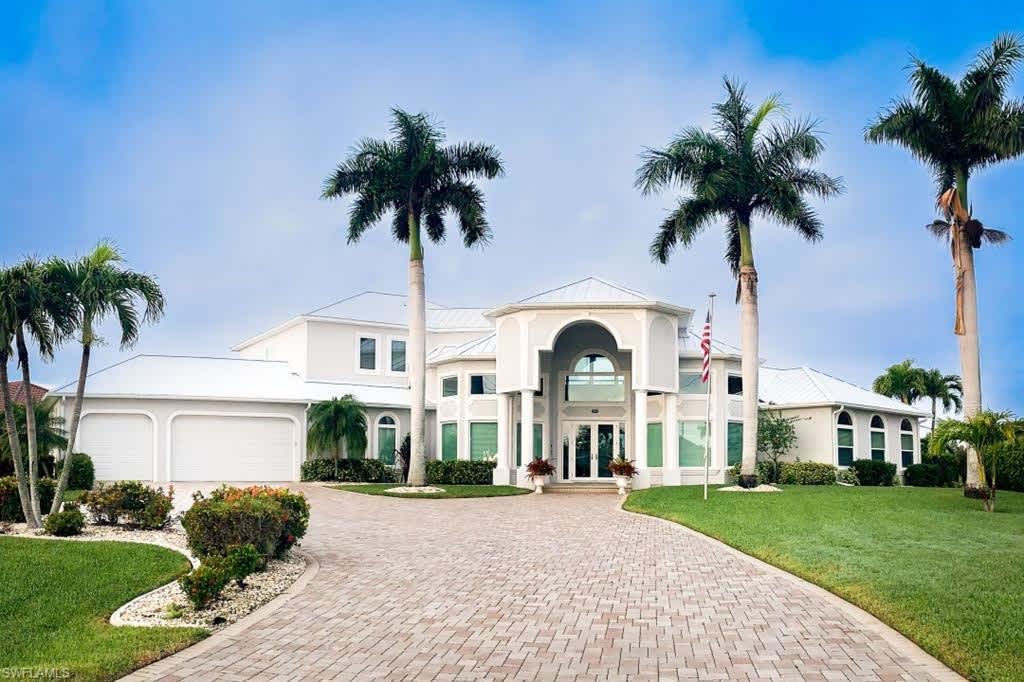 3916 Surfside Blvd 