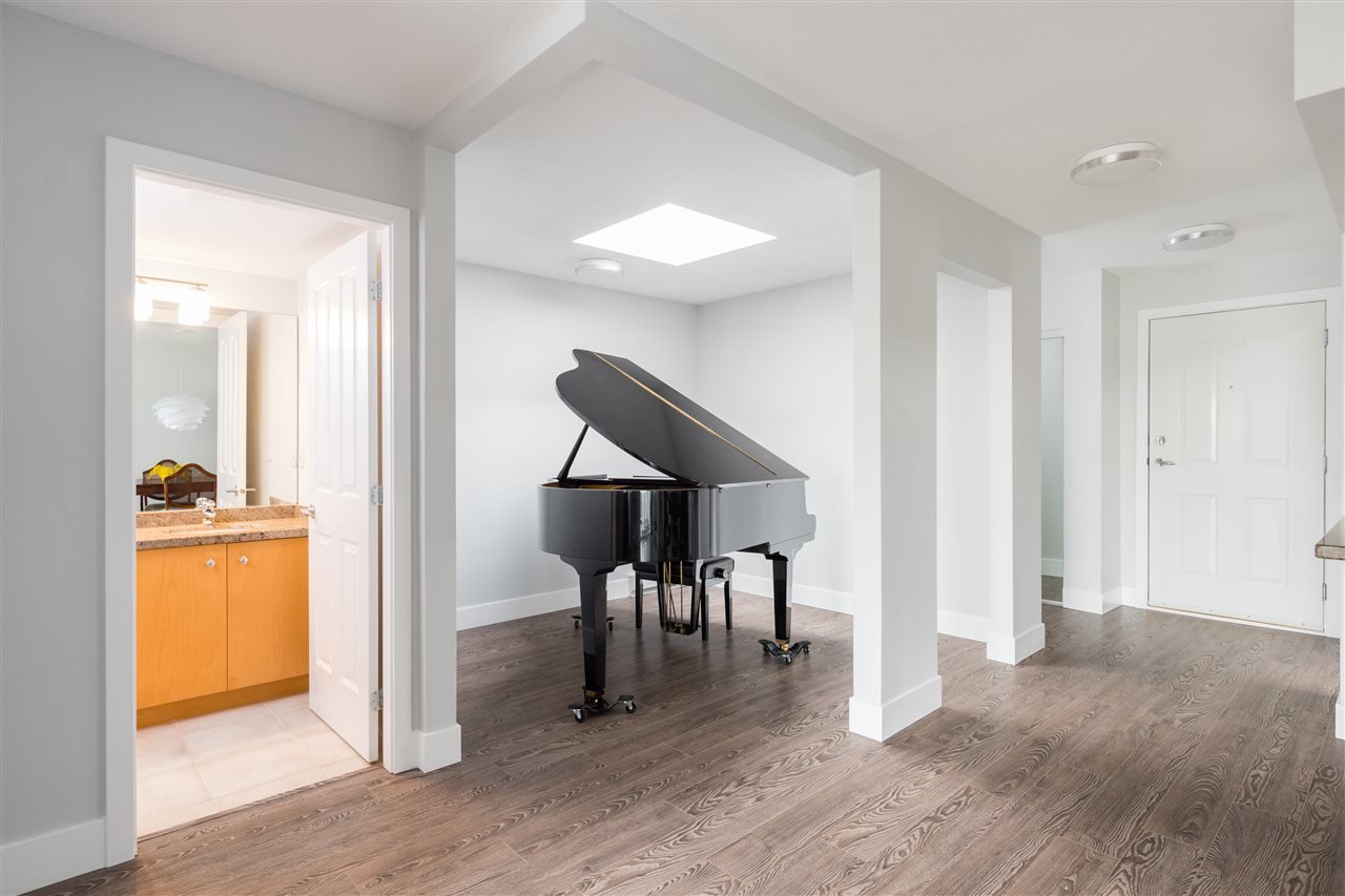 409-108 W Esplanade