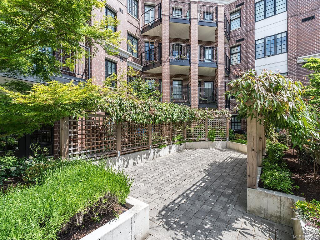 306-1011 Burdett Ave, Victoria