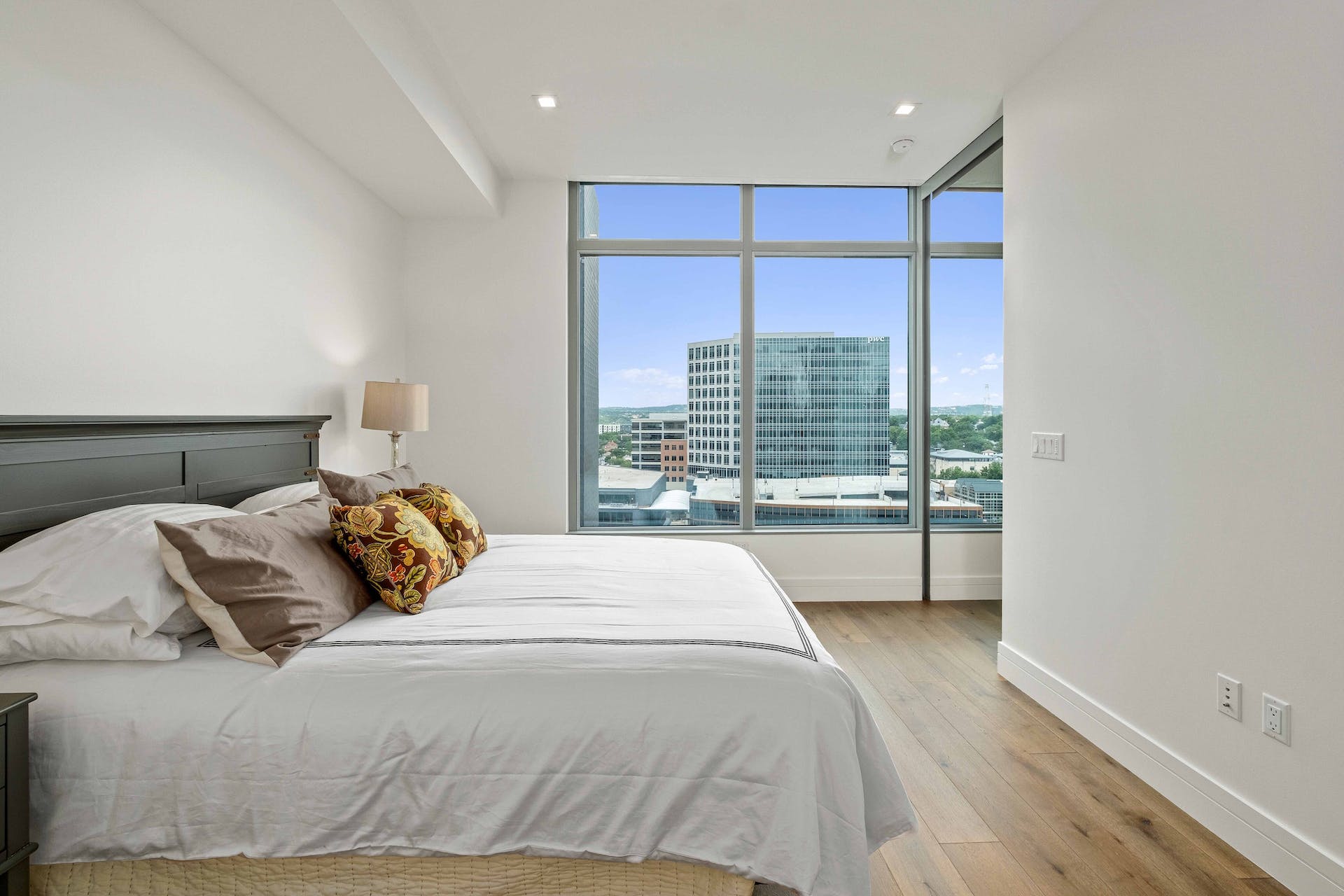501 West Ave #1204