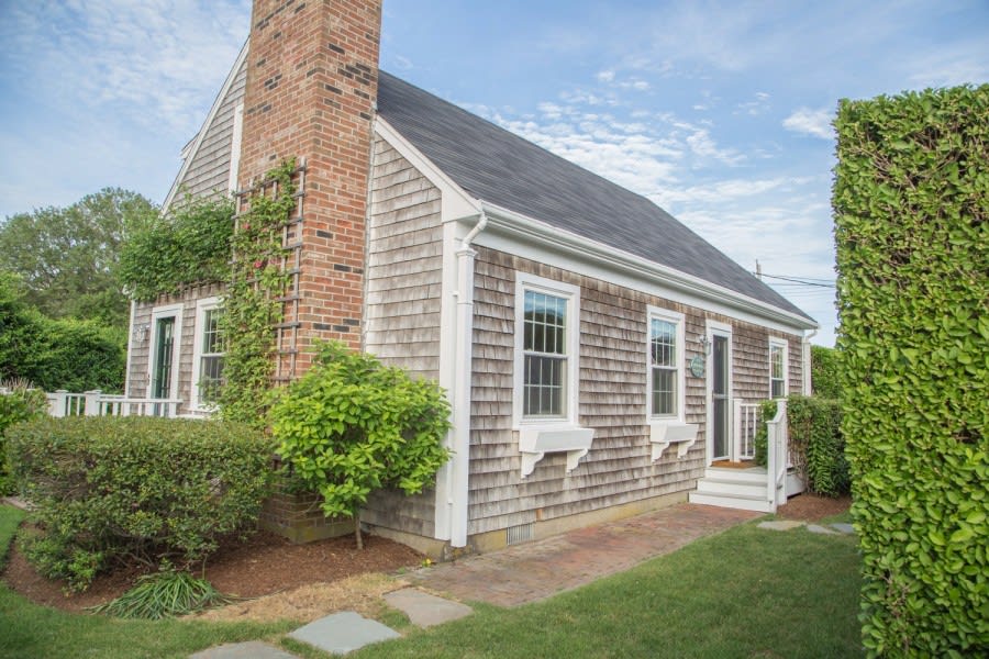27 N Beach St