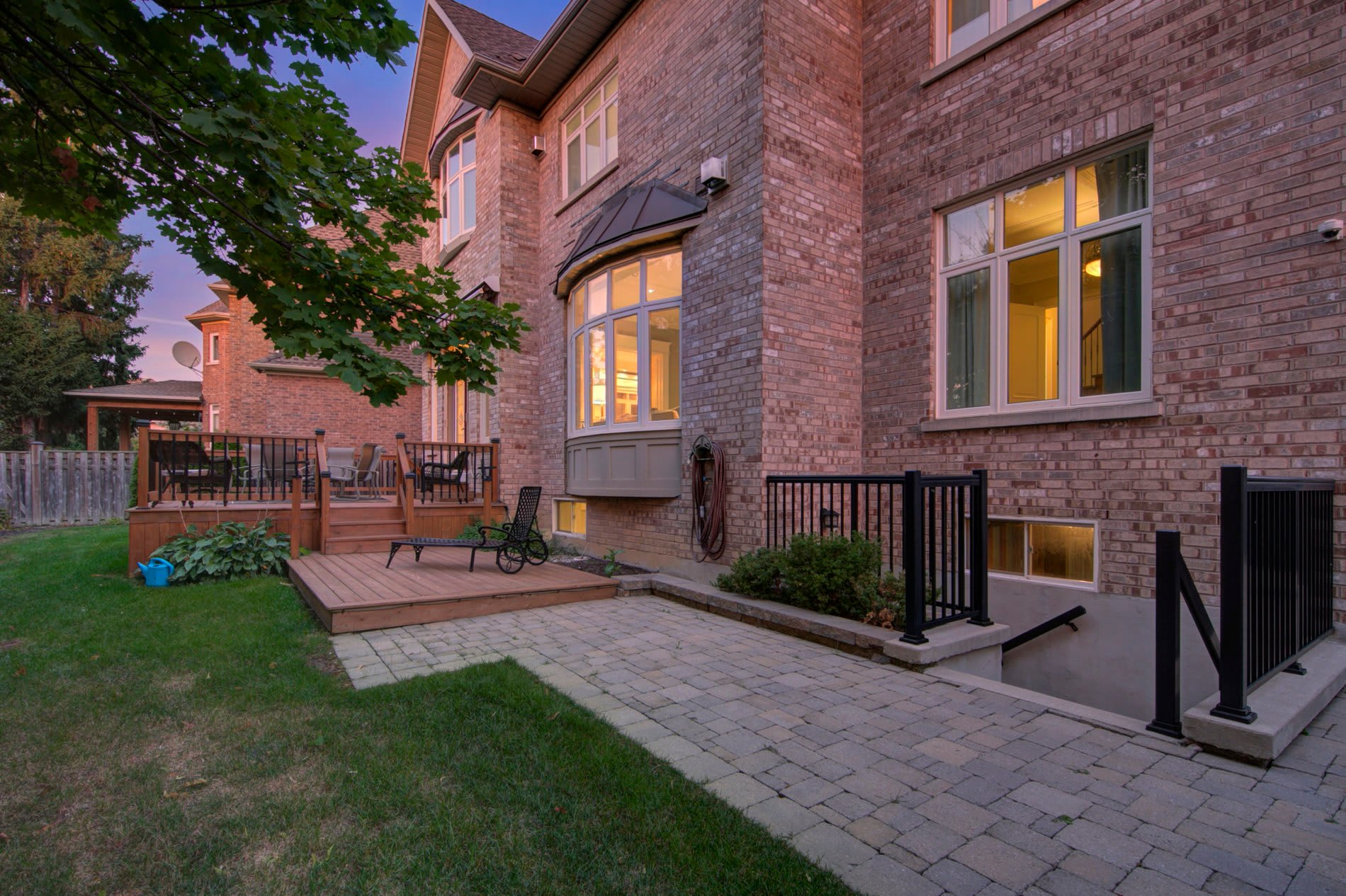 975 Fredonia Dr