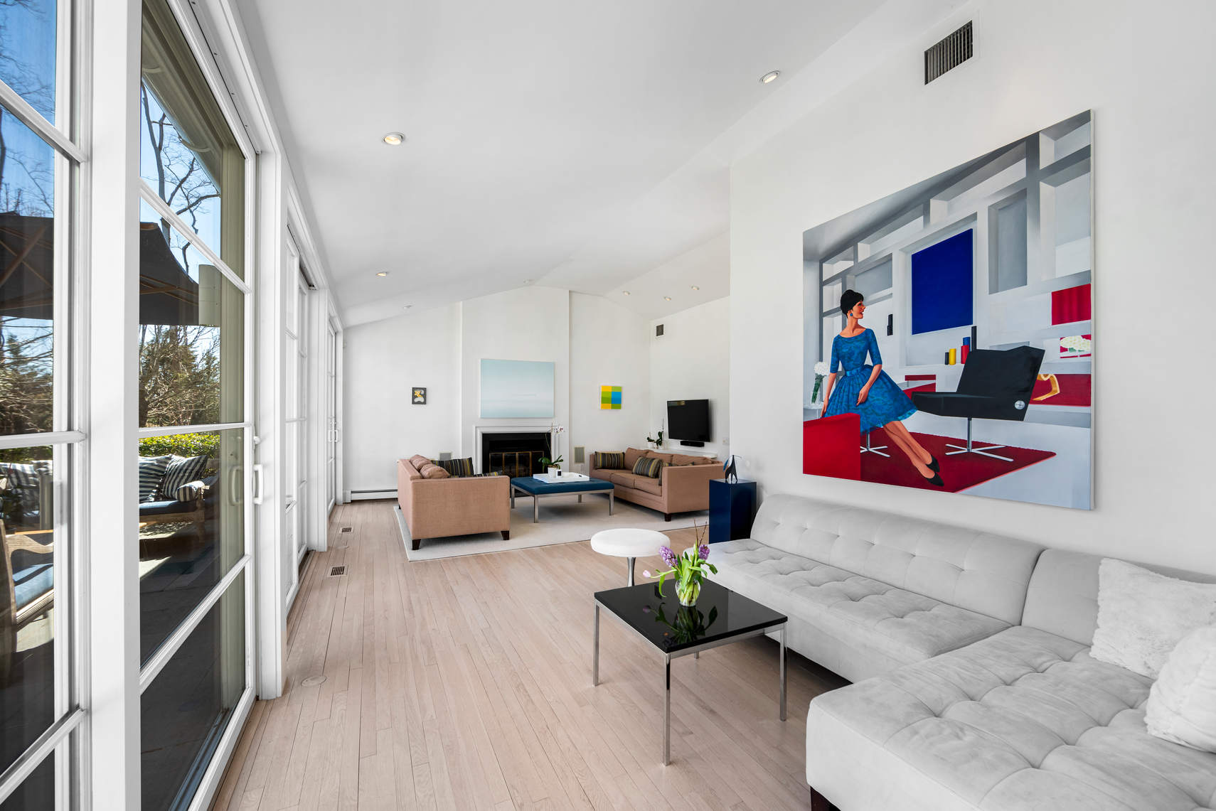 A Sleek, Updated Modern in the Heart of Hamptons Horse & Farm Country