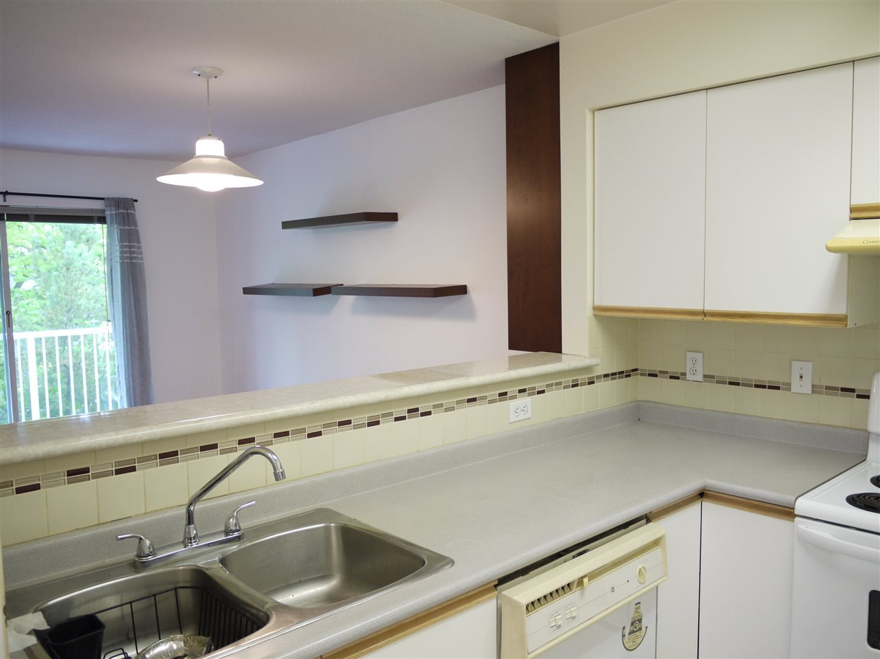 201-3051 Airey Dr