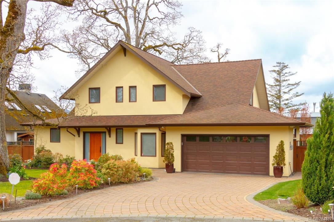 10100 Tsaykum Rd, North Saanich